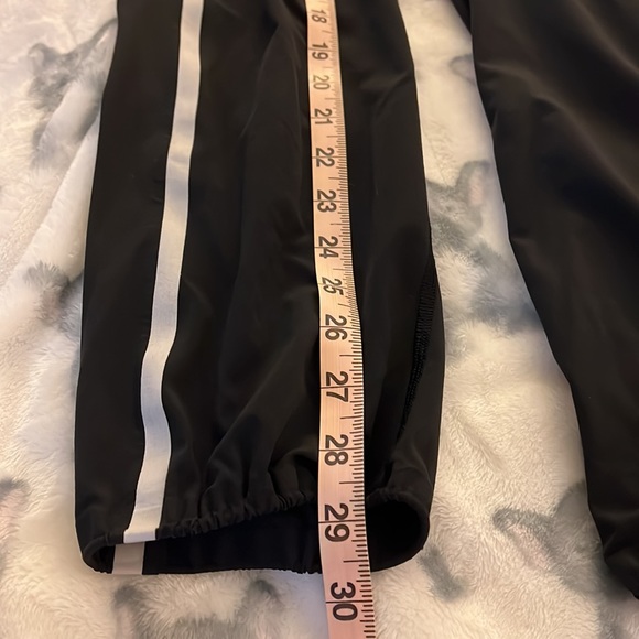 Ivivva pants in black. Size 14. - Picture 8 of 9